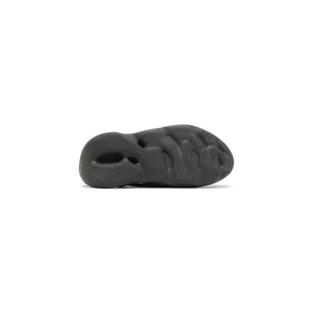 yeezy foam rnr onyx taille 38/39